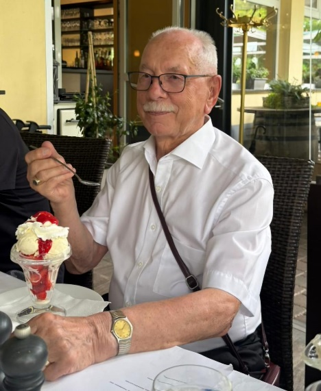 Artur Sperling - unser junggebliebener Ehrenpräsident feierte seinen 90. Geburtstag Artur 90. GebTag 2