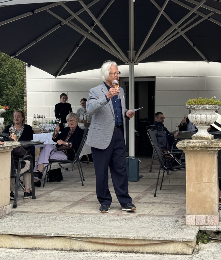 Sommerfest 2026 im Schlosshotel Kommende Ramersdorf (Nachlese) Bild 5 Glas erheben2